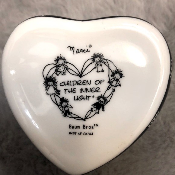 Porcelain heart shaped box Marci collectible - Picture 3 of 8